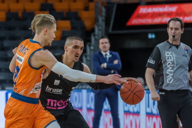 亚历山大 亚历山大